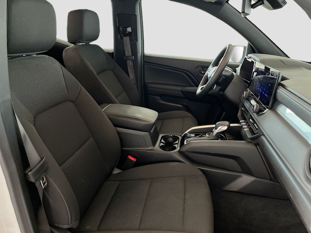 Used 2025 White Chevrolet LT image 28