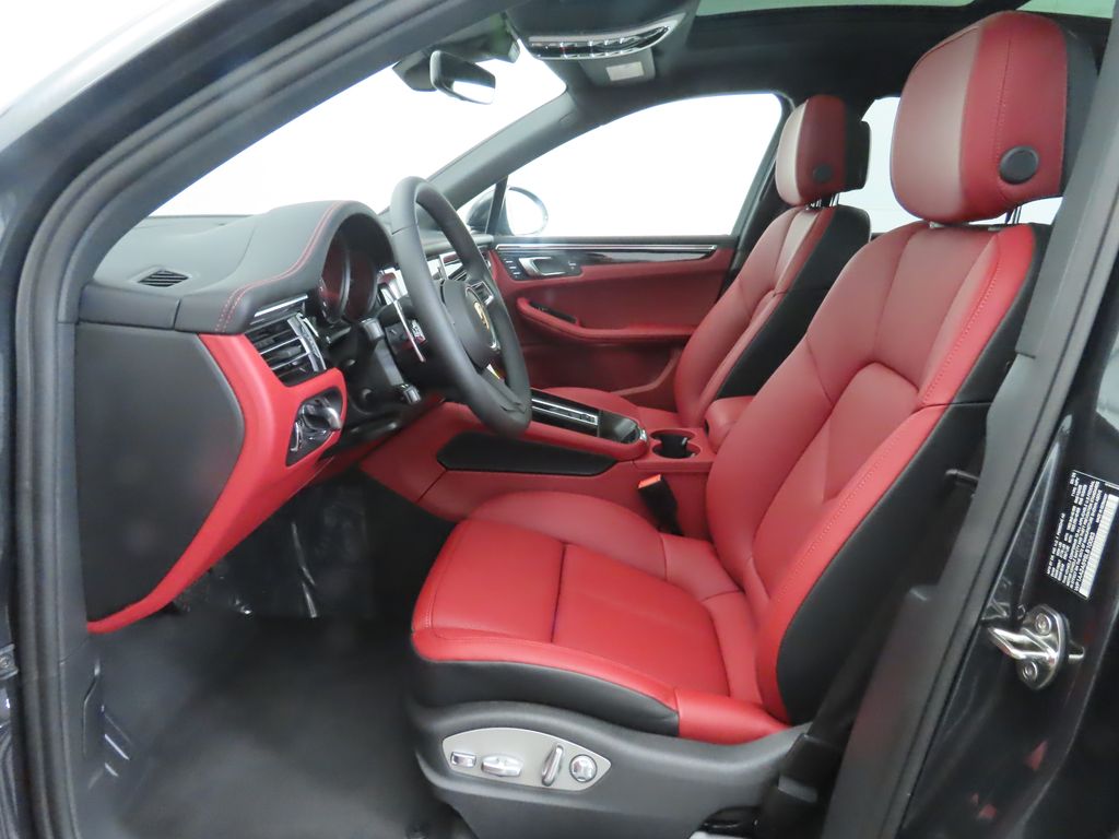 Thumbnail: 2025 Porsche Macan - 5