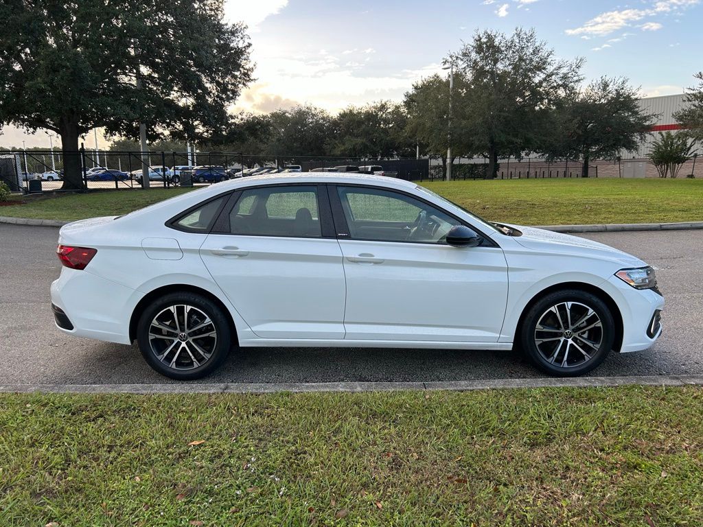 Thumbnail: 2024 Volkswagen Jetta - 6