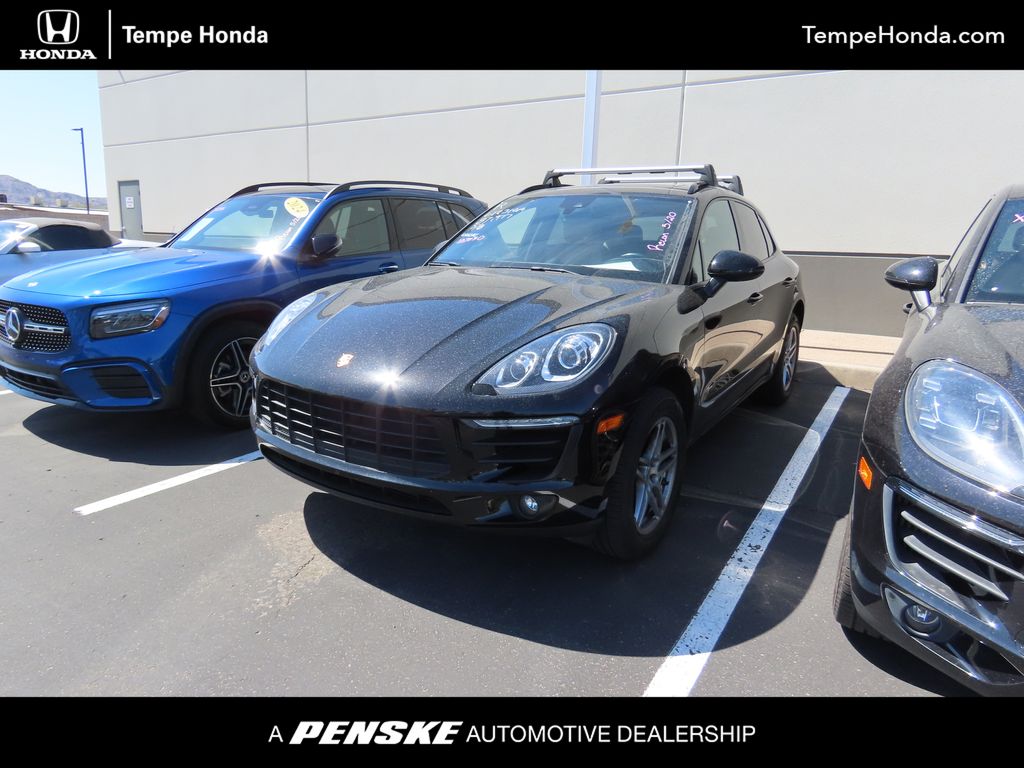 2017 Porsche Macan Base Hero Image