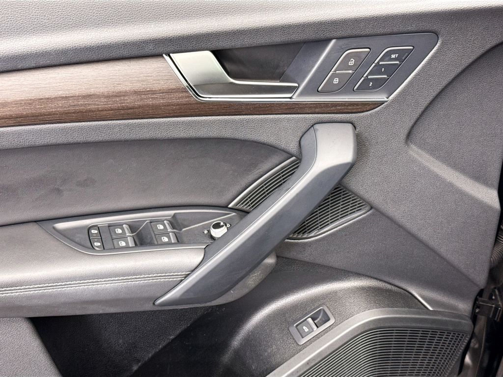 Thumbnail: 2023 Audi Q5 - 21