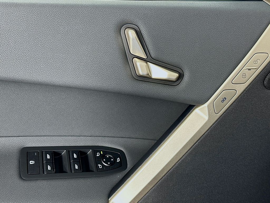 Thumbnail: 2024 BMW iX - 18