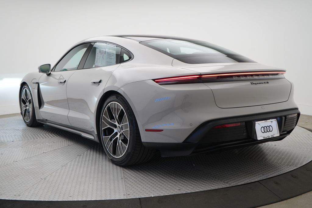 Thumbnail: 2022 Porsche Taycan - 3