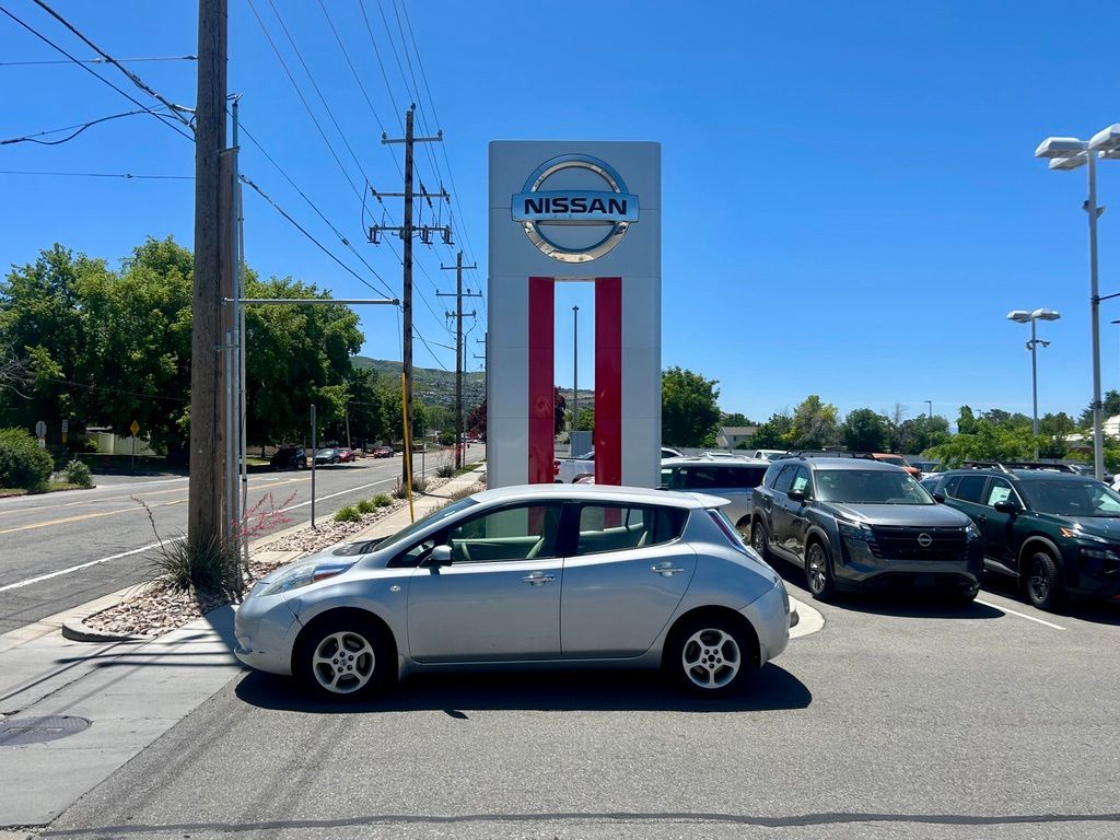 Brilliant Silver Metallic 2011 Nissan LEAF SL Hatchback Front-Wheel Drive Automatic
