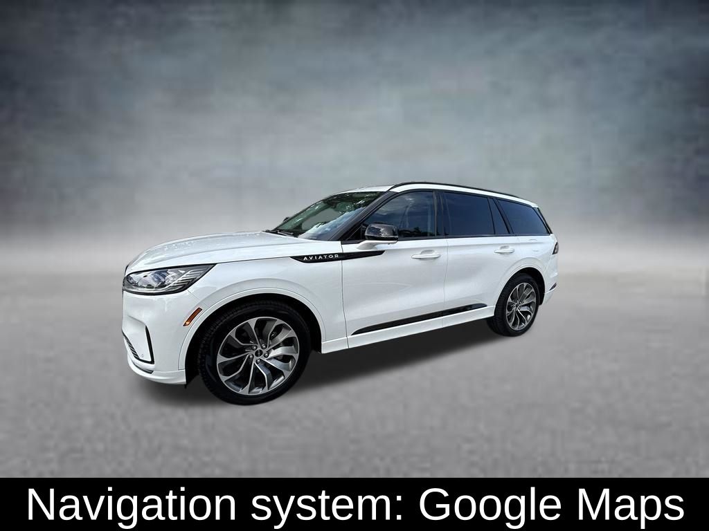 Used 2026 White Lincoln Premiere image 2