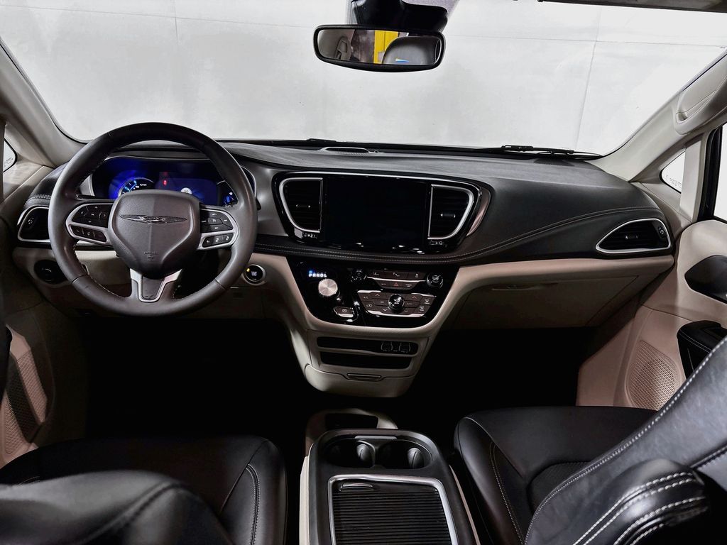 2023 Chrysler Pacifica Hybrid Touring L