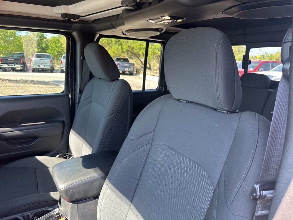 Used Car 2022 Jeep Gladiator  For Sale Under $30,000 In Austin, Texas