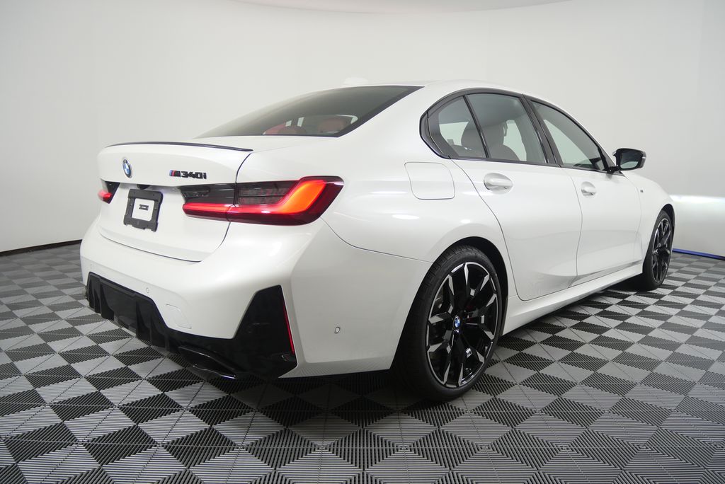 Thumbnail: 2026 BMW 3 Series - 3