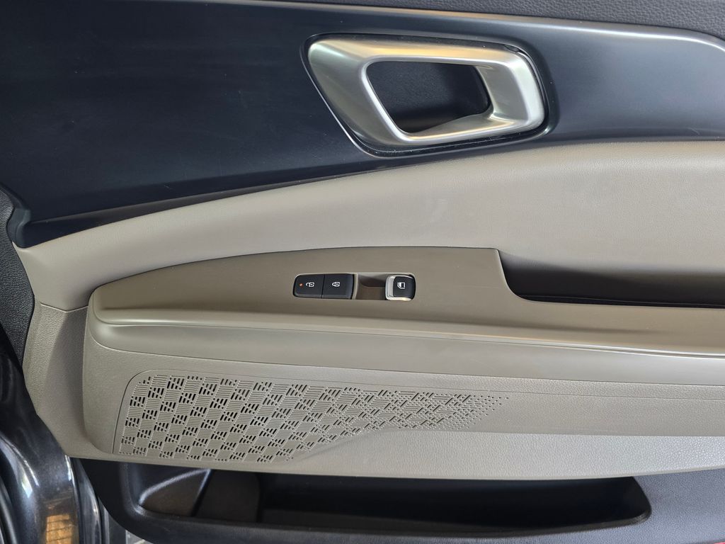 Thumbnail: 2025 Kia Carnival - 24