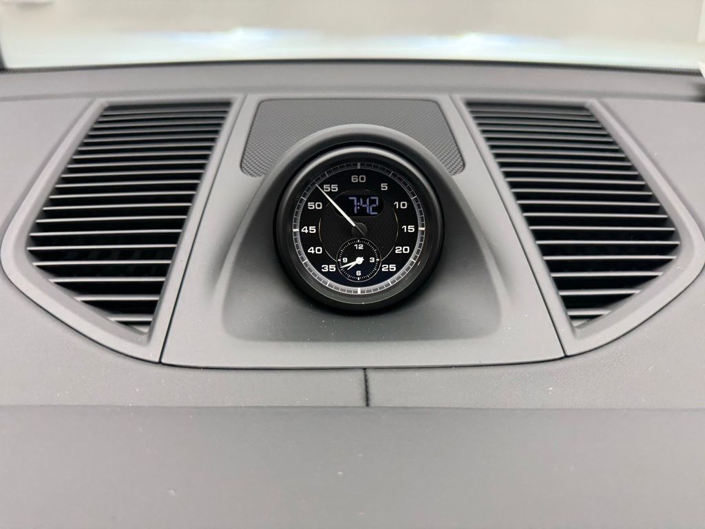 Thumbnail: 2026 Porsche Macan - 14