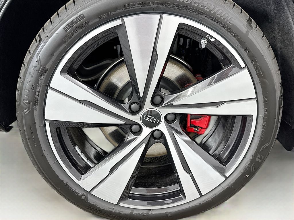 Thumbnail: 2025 Audi SQ5 - 32