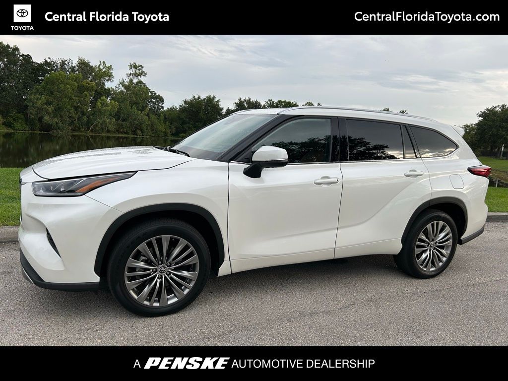 2021 Toyota Highlander Platinum Hero Image