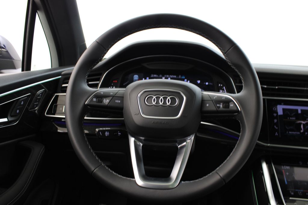 new 2025 Audi Q7 car, priced at $64,158