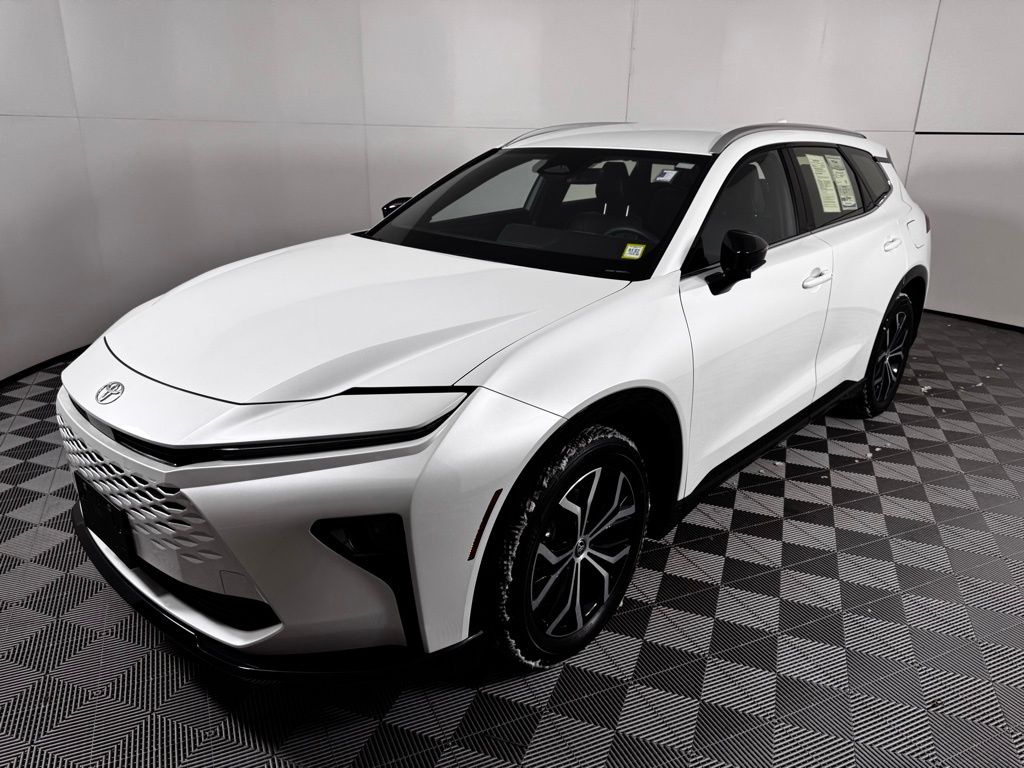 Used 2025 White Toyota XLE image 11