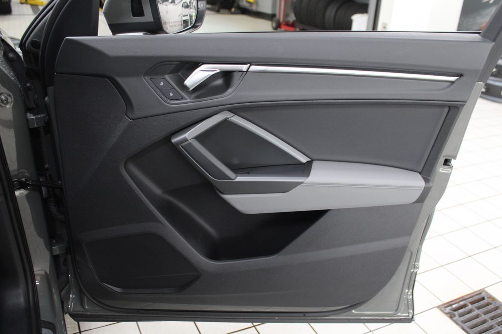 Thumbnail: 2024 Audi Q3 - 29