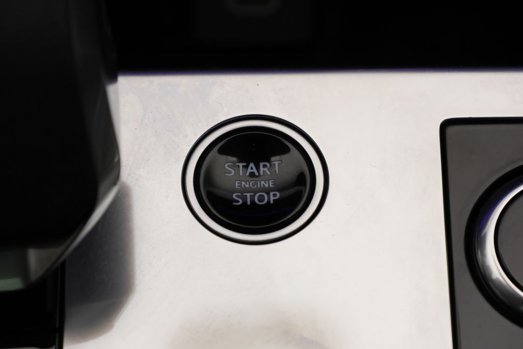 Thumbnail: 2023 Land Rover Range Rover - 25