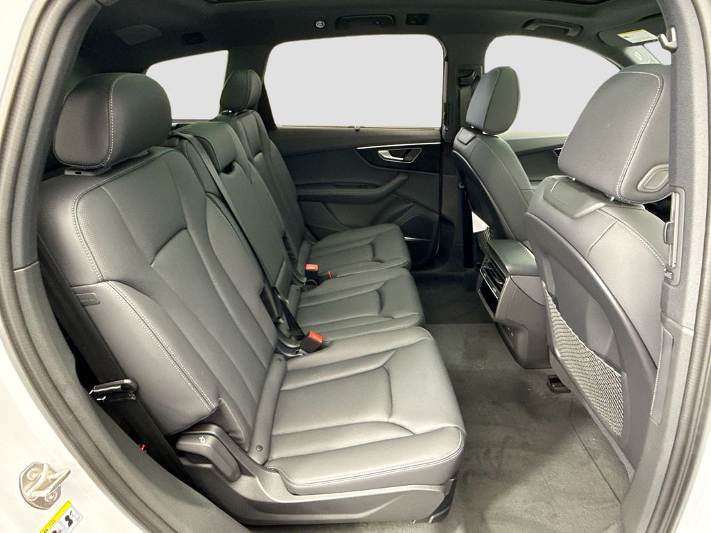 Thumbnail: 2026 Audi Q7 - 22