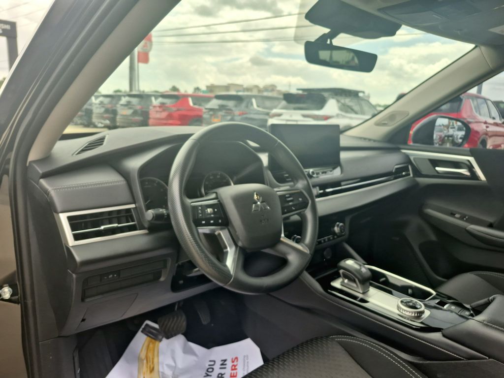 2025 Mitsubishi Outlander ES Black at Emmons Autoplex