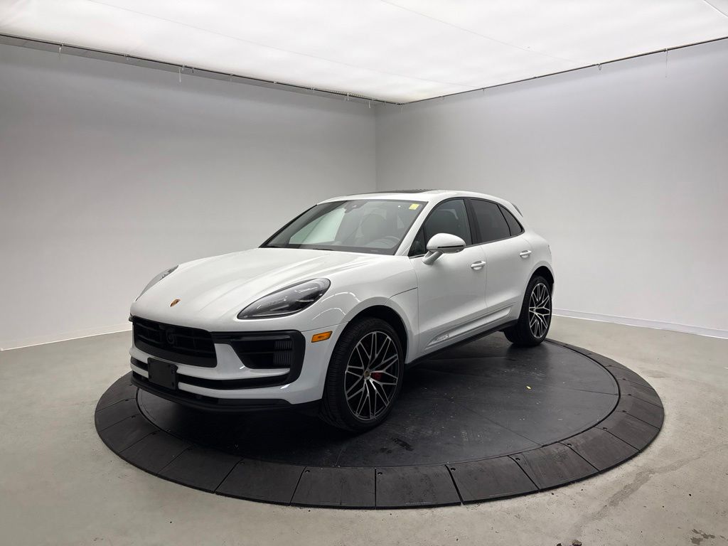 Thumbnail: 2023 Porsche Macan - 1