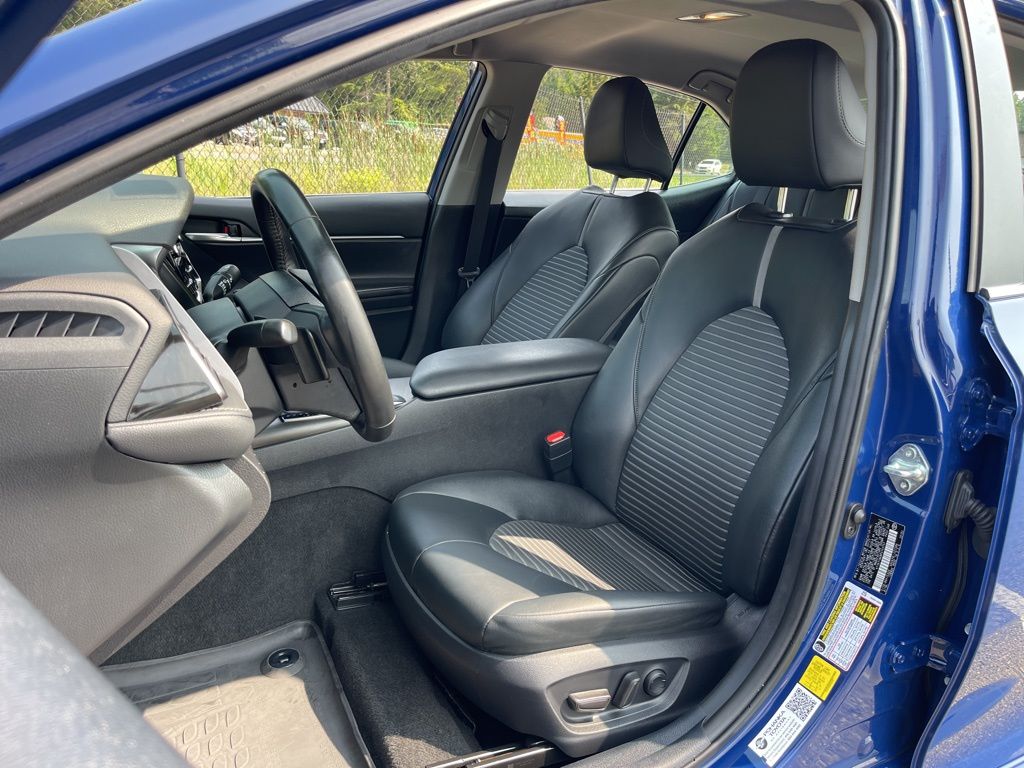 Camry SE