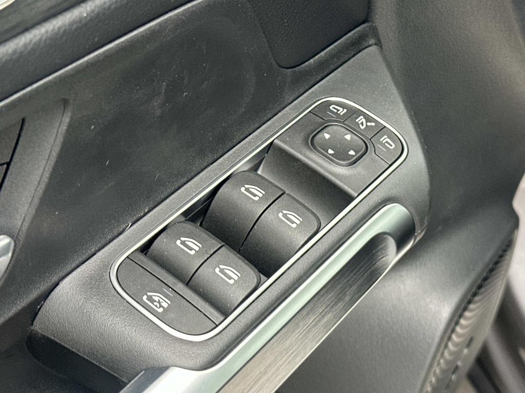 Thumbnail: 2026 Mercedes-Benz GLB - 11