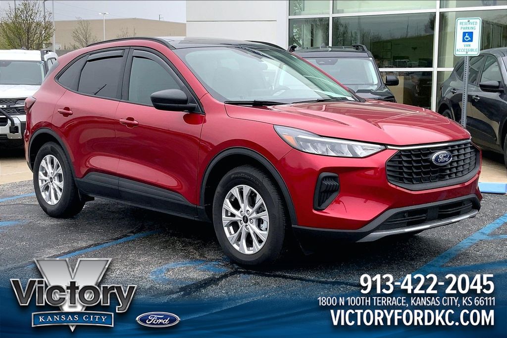 Rapid Red Metallic Tinted Clearcoat 2025 Ford Escape Active FWD SUV / Crossover Front-Wheel Drive 8-Speed Automatic
