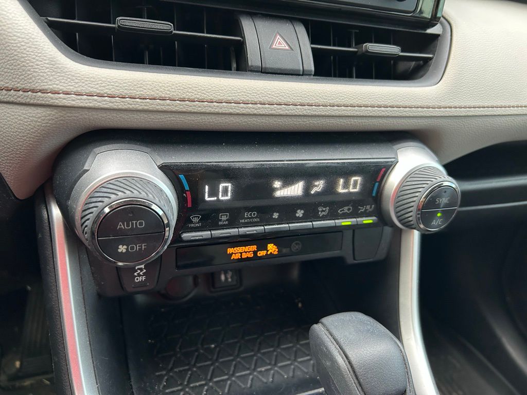 Thumbnail: 2019 Toyota RAV4 - 25