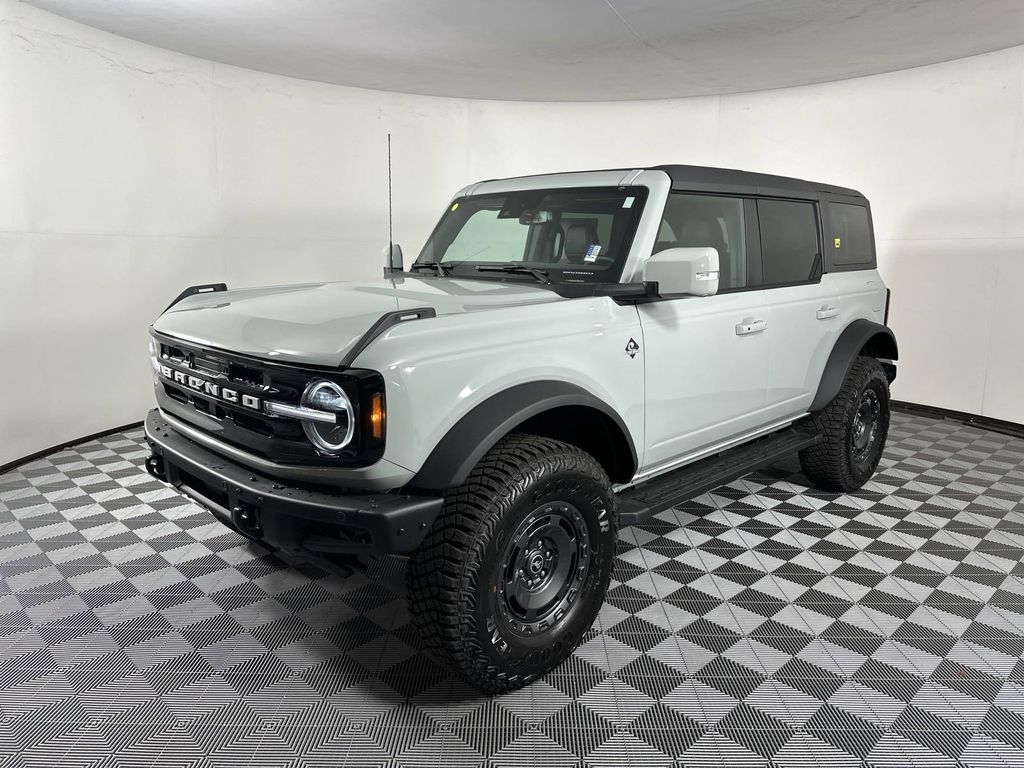 2024 Ford Bronco Outer Banks 3