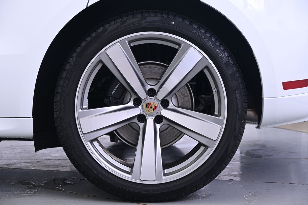 Thumbnail: 2025 Porsche Macan - 16
