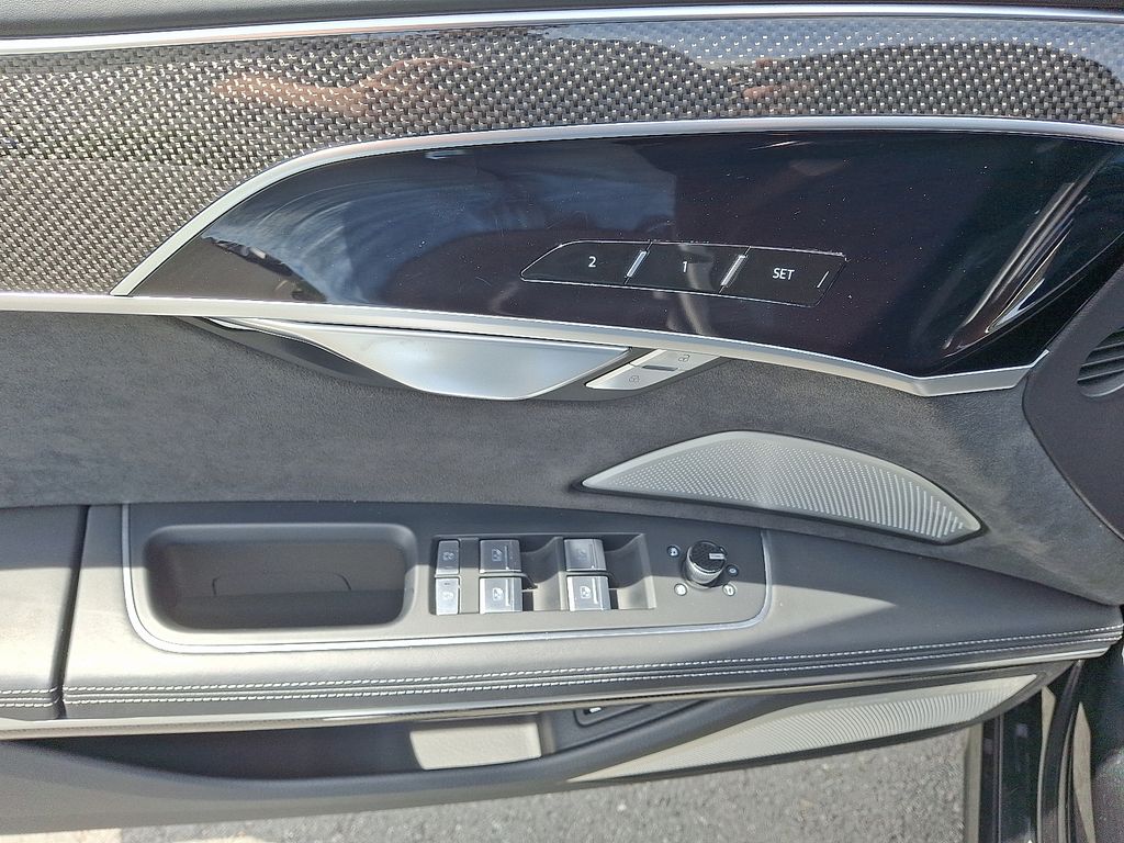 2022 Audi S8 4.0T 12