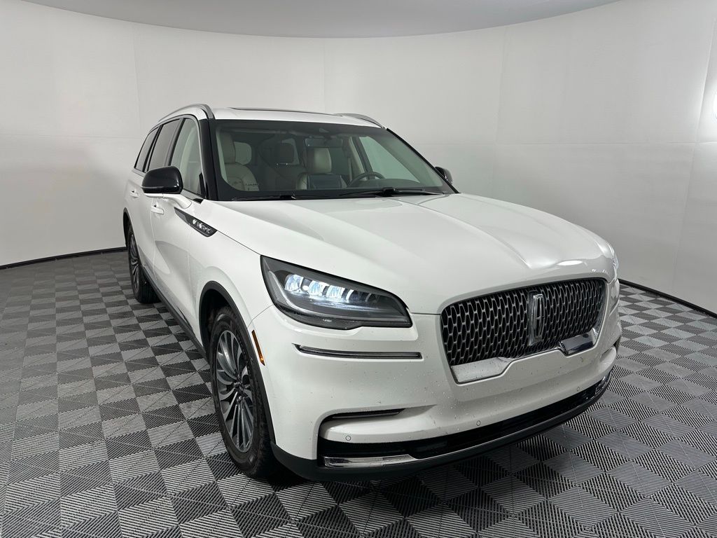 Thumbnail: 2022 Lincoln Aviator - 3