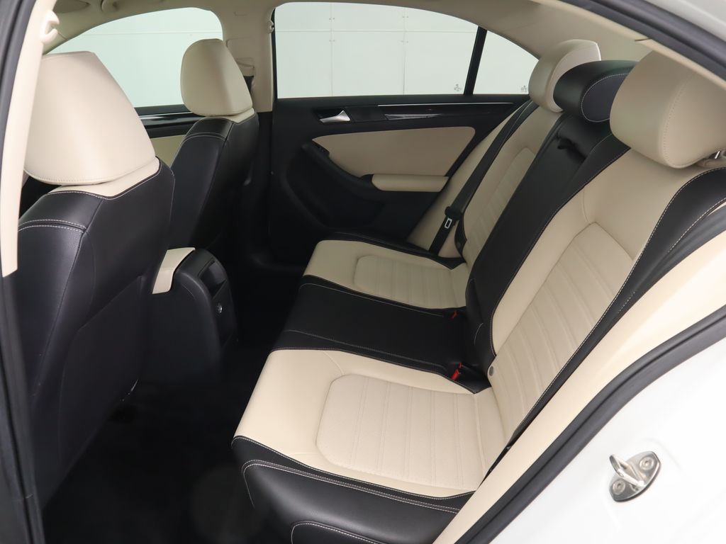 Thumbnail: 2017 Volkswagen Jetta - 21