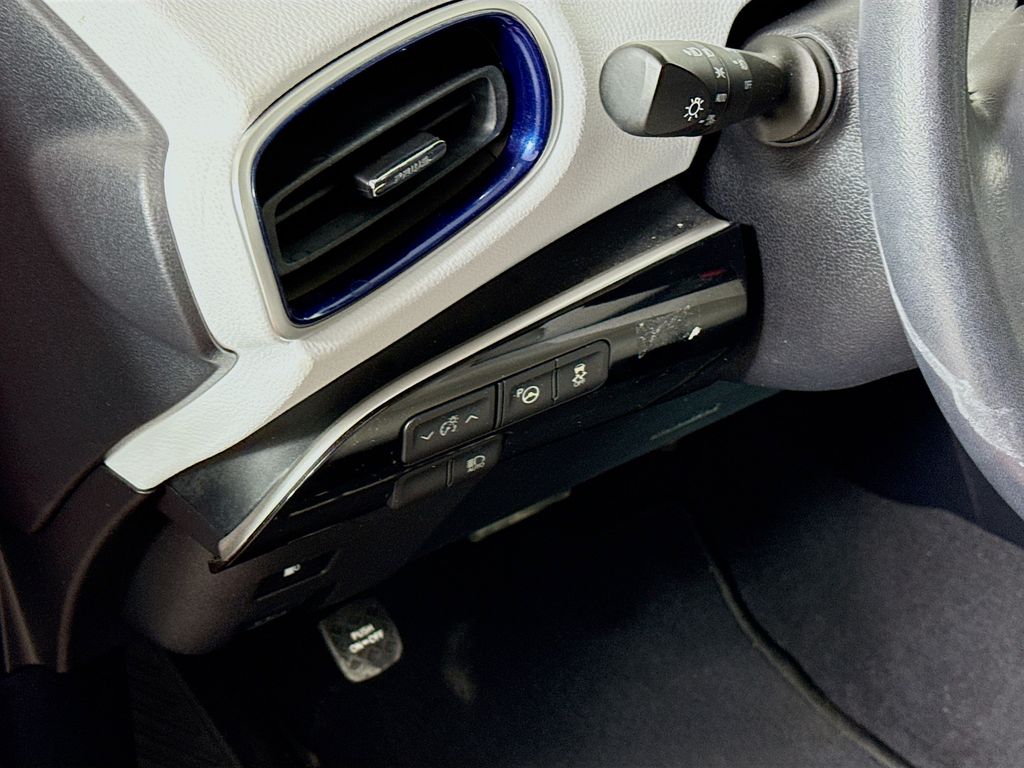 Thumbnail: 2016 Toyota Prius - 10