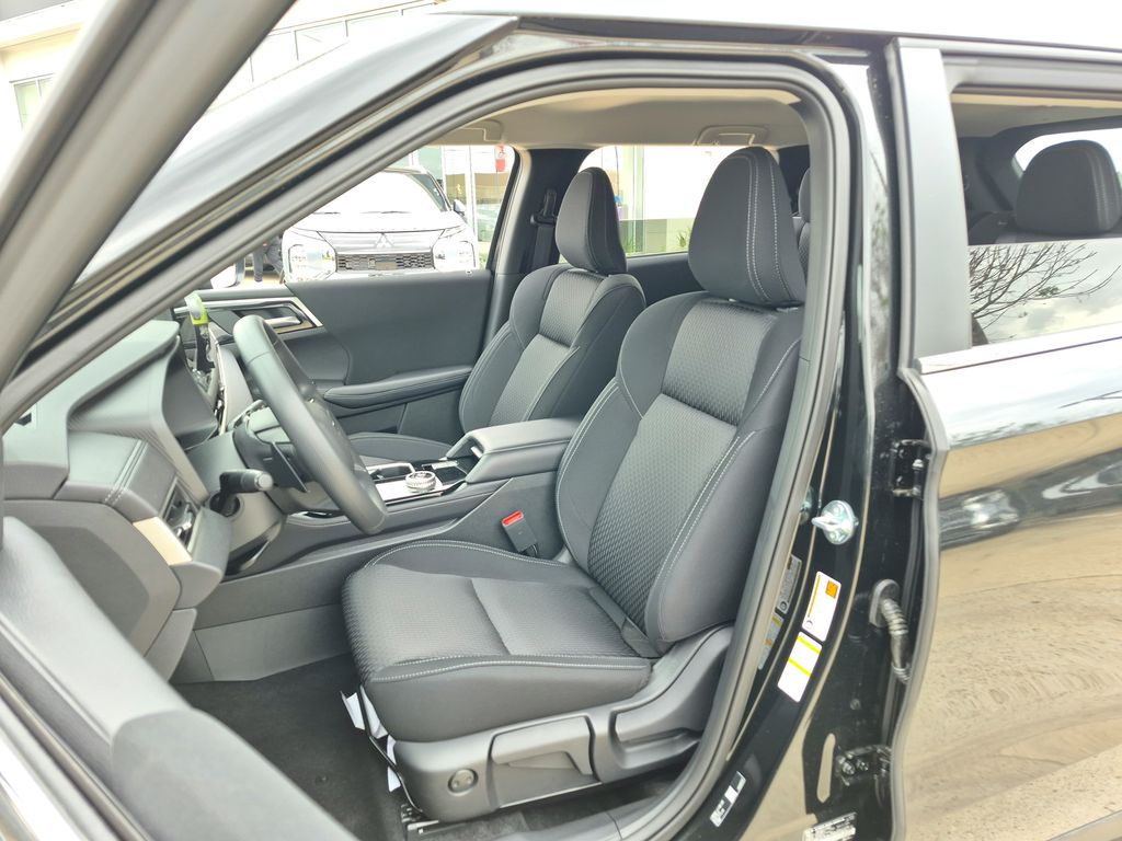 2026 Mitsubishi Outlander ES - 9