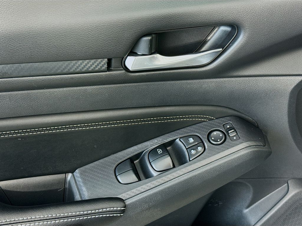 Thumbnail: 2019 Nissan Altima - 23