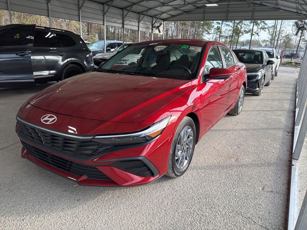 2024 Hyundai Elantra SEL FWD