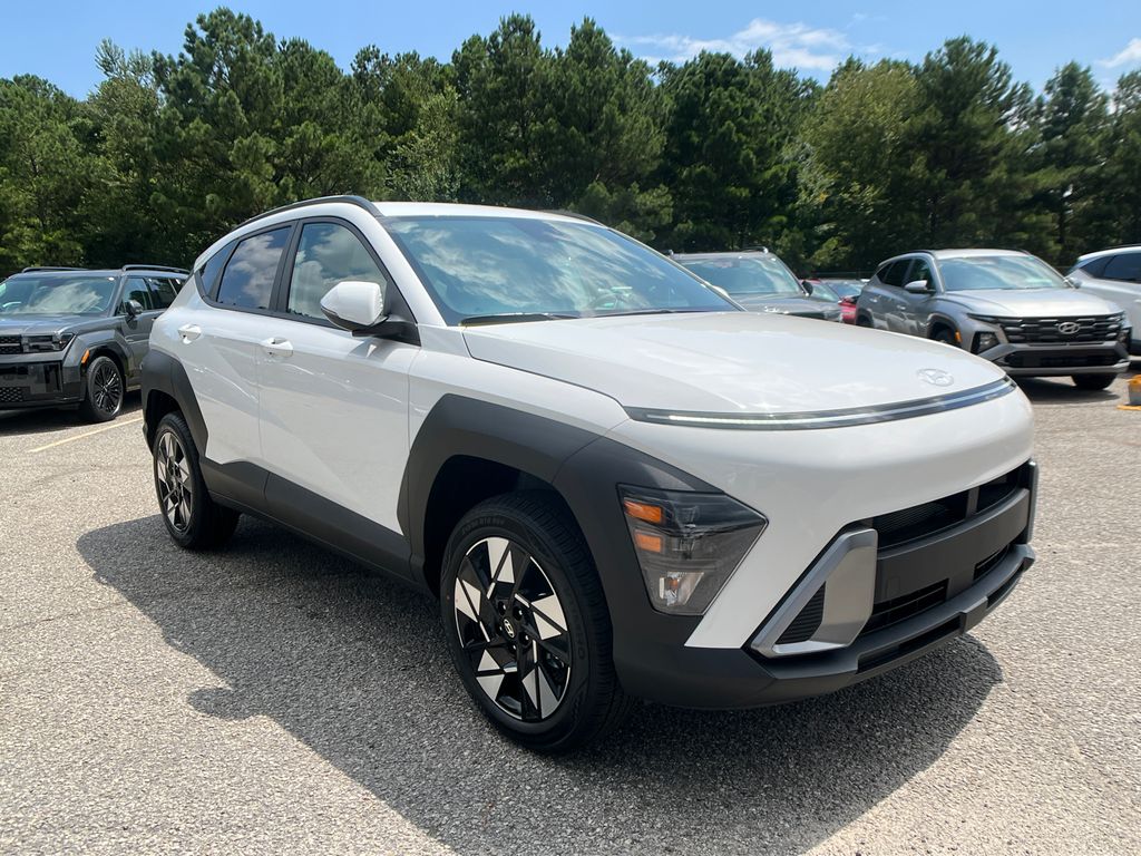 2025 Hyundai Kona SEL photo 2