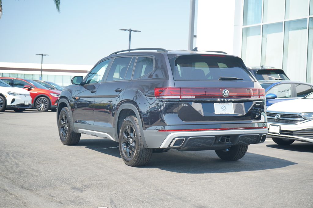 2024 Volkswagen Atlas 2.0T Peak Edition SEL 3