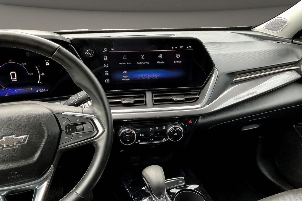 Used 2024 Chevrolet Trax SUV