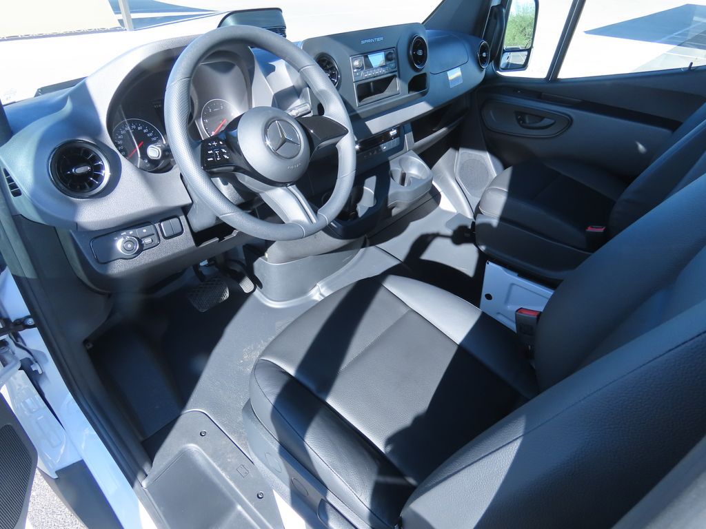 Thumbnail: 2025 Mercedes-Benz Sprinter - 10