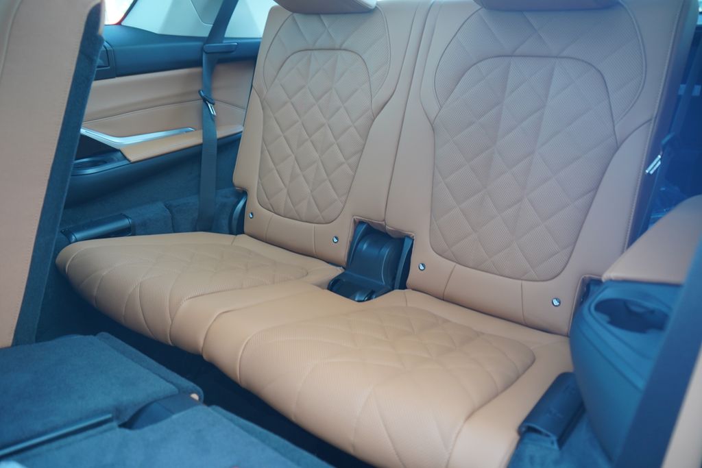 Thumbnail: 2026 BMW X7 - 13