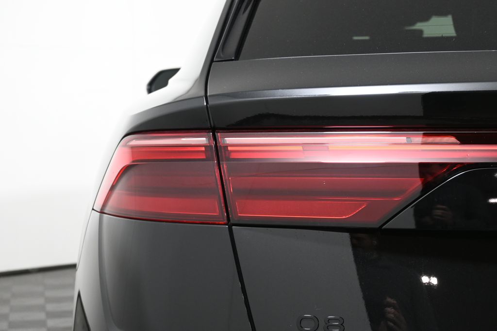 2025 Audi Q8  12