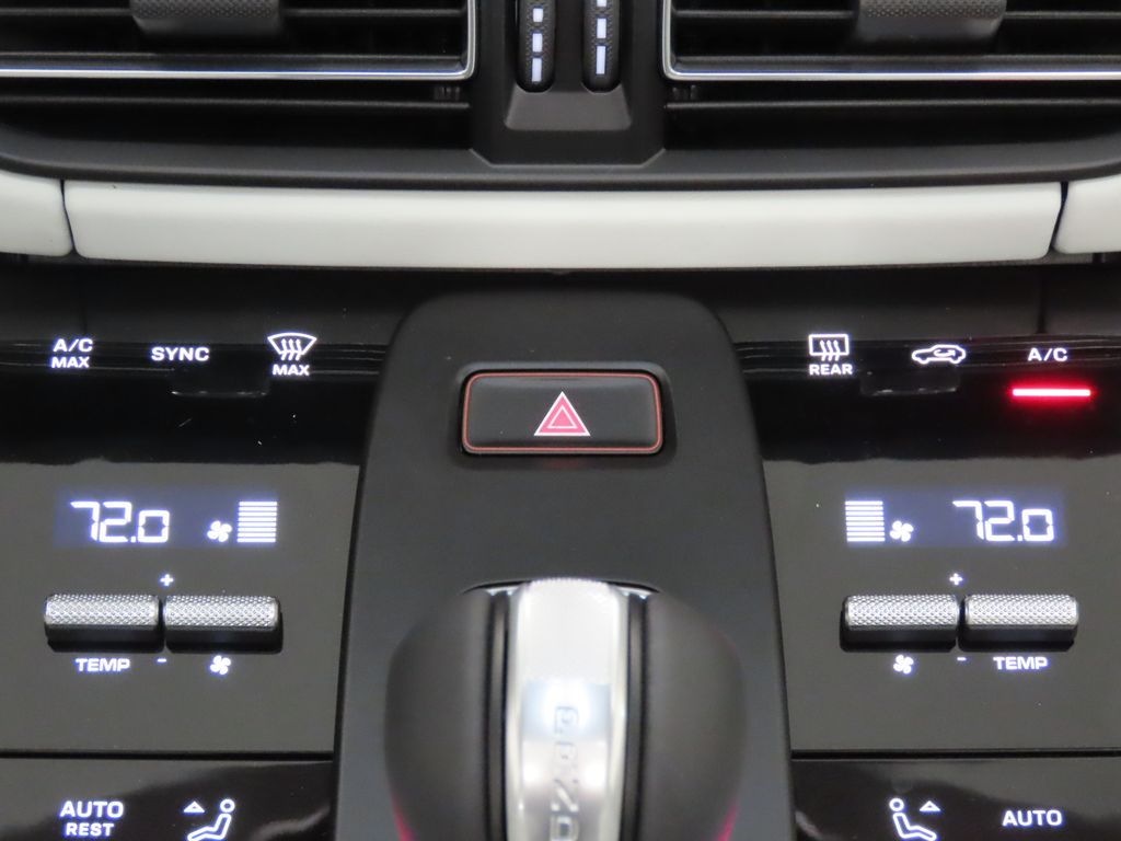 Thumbnail: 2026 Porsche Macan - 27