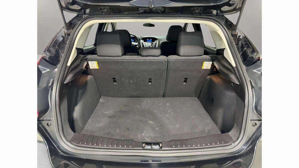 Used 2014 Tuxedo Black Metallic Ford SE image 26