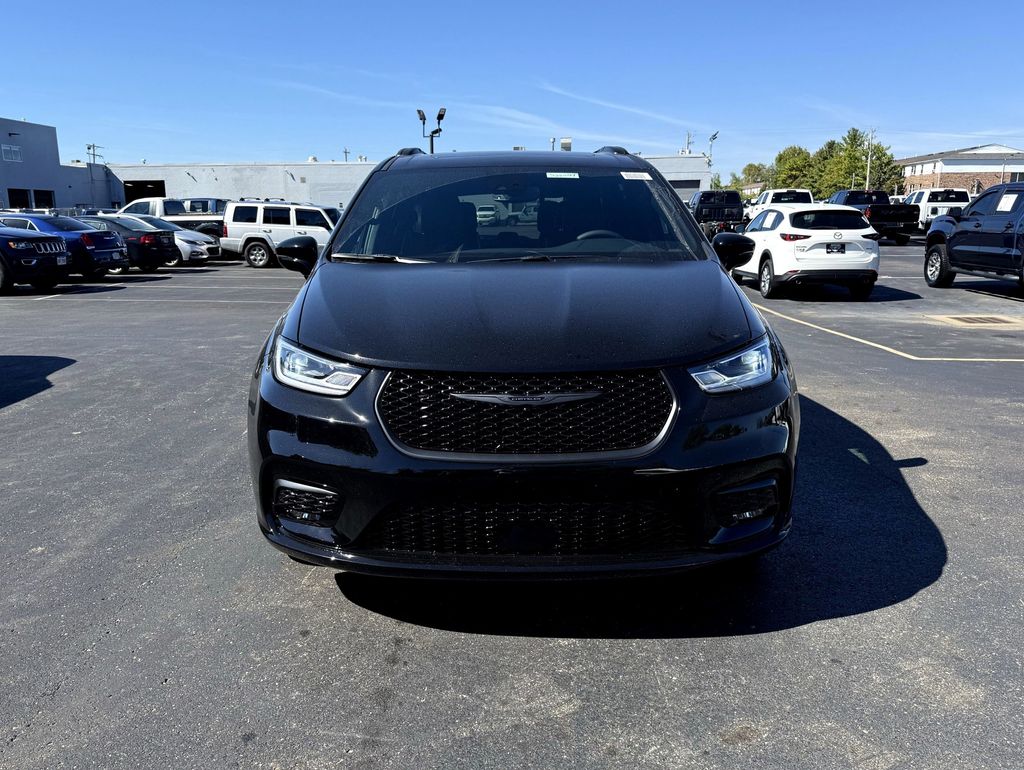 View vehicle photo 2