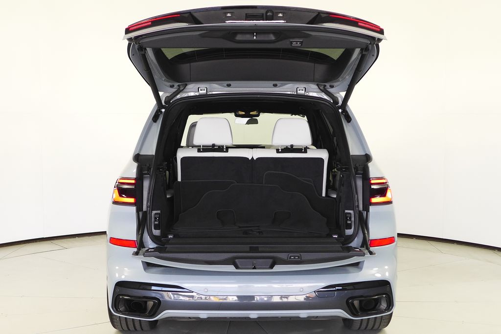 Thumbnail: 2024 BMW X7 - 10
