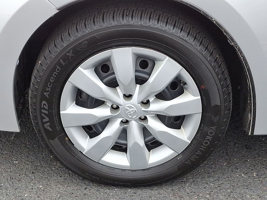 Thumbnail: 2015 Toyota Corolla - 8