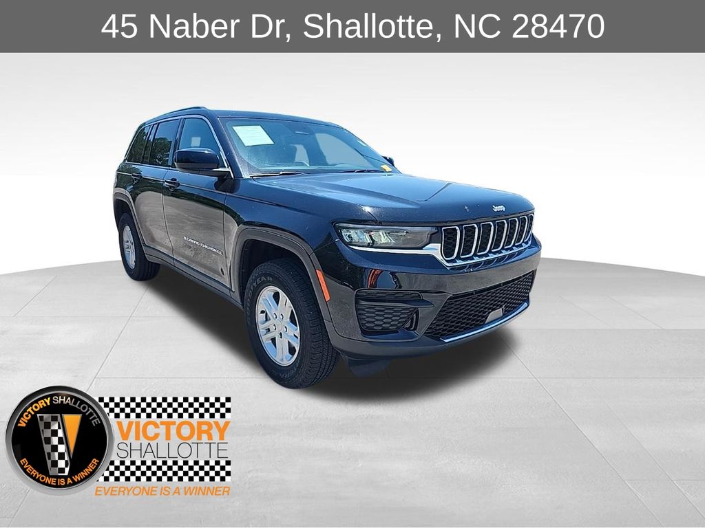 Diamond Black Crystal Pearlcoat 2024 Jeep Grand Cherokee SUV / Crossover 4X2 8-Speed Automatic
