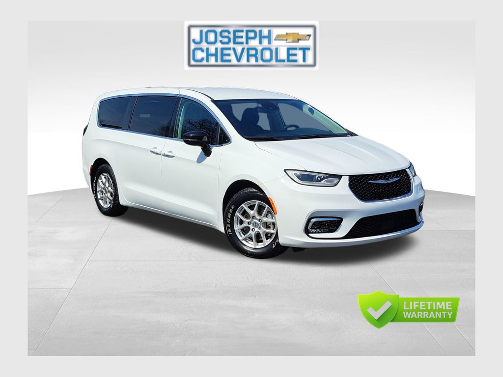 Bright White Clearcoat 2024 Chrysler Pacifica Touring L FWD Minivan Front-Wheel Drive 9-Speed Automatic