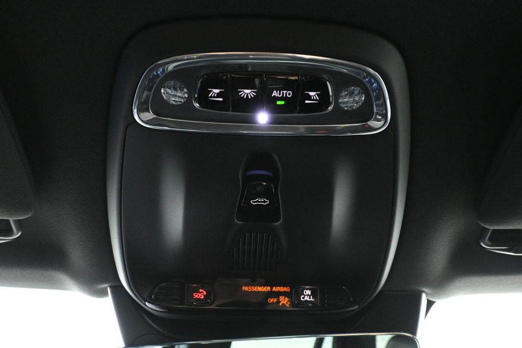 Thumbnail: 2020 Volvo XC90 - 21